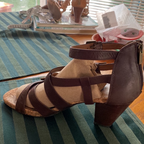 Strappy leather Sandals - Picture 4 of 4